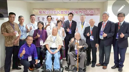 ▲台中榮總以「畫筆書榮光、藝韻敬英雄」為主題舉行榮光藝韻創作展，邀請陳德黽等十位藝術家參展。（圖／台中榮總提供）