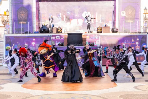 ▲義大世界鬼裝扮民眾，將有裝扮者第二人只要15元之優惠。（圖／義大世界提供）