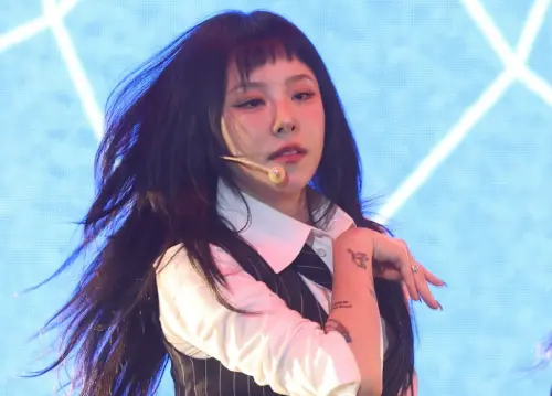 MAMAMOO輝人穿男裝變CEO！勁歌熱舞MAN爆　指揮3000員工喊：水啦
