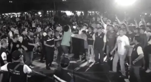 「泰」荒唐！清邁寺廟慶典鬧場　兩醉漢互毆官員竟圍觀放行掀批評
