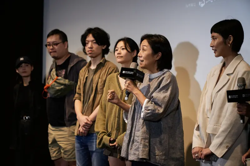 ▲台北流行音樂中心董事長黃韻玲（右2）在20多年前曾幫Energy寫歌，媒體詢問最近的閃兵案，她表示每個人在成長階段都會遇到困難，需盡力去和解。（圖／北流中心提供）