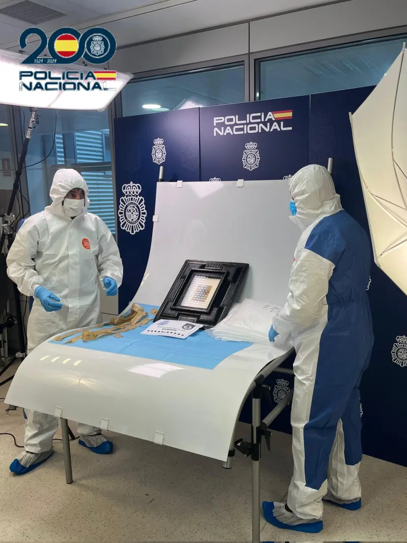 ▲畢卡索畫作「吉他靜物」驚傳消失21天，警方尋獲後發現竟是被一名鄰居誤帶回家中，鬧出大烏龍。（圖／翻攝自X／Policía Nacional @policia）