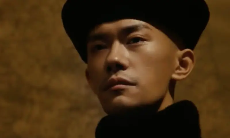 ▲中國當紅偶像易烊千璽在《澎湖海戰》扮演康熙皇帝，也在微博上轉發該片的預告與海報，連「統一台灣，勢不可擋」的字樣都照貼上。（圖／摘自易烊千璽JacksonYee工作室 微博）