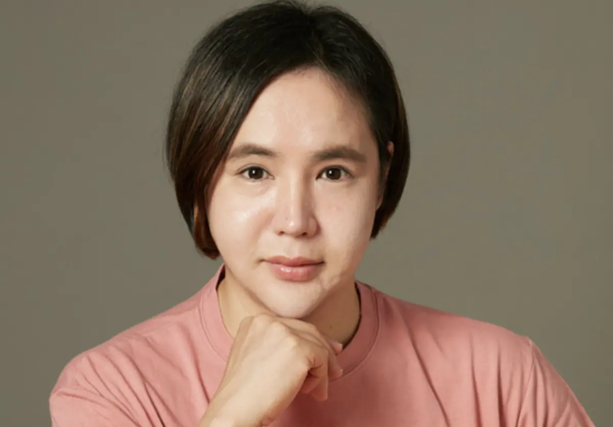 ▲韓國知名導演申成勳被爆早在5月離世，享年40歲。她生前在社群留下的發言讓影迷鼻酸。（圖／NAVER）