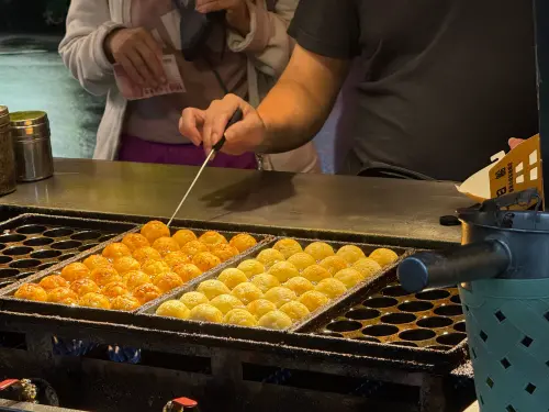 ▲藏壽司開賣「章魚燒」4顆80元，掀起網友熱論夜市章魚燒售價。（圖／記者蕭涵云攝）