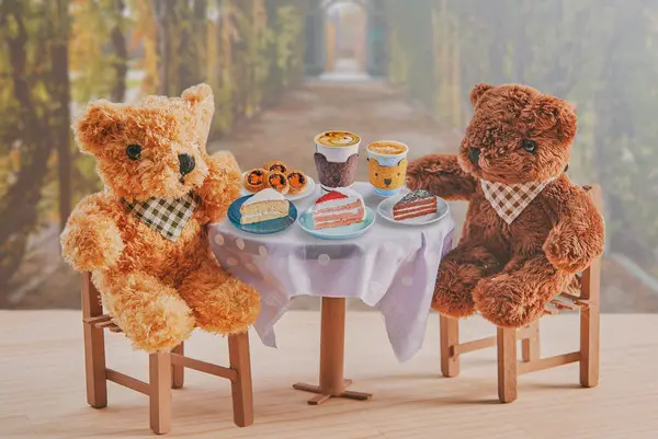 ▲OK超商萬聖節限定優惠，即起單筆消費滿599元（不含菸、代收、代售、加價購及團購商品），即可獲得人氣「泰迪小熊」一隻。（圖／業者提供）