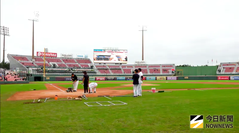 台灣大賽／桃園外野草皮局部積水　兄弟教練有疑慮：擔心尷尬飛球