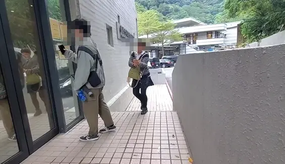 ▲震驚外界的北市信義區豪宅雙屍案，今（30日）下午進行解剖。（圖／翻攝畫面2025.10.26）