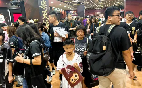 ▲總冠軍賽G4在樂天桃猿主場舉行，球迷進場踴躍，有機會締造滿場。(圖/記者廖聿偉攝)