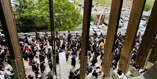 ▲總冠軍賽G4在樂天桃猿主場舉行，球迷進場踴躍，有機會締造滿場。(圖/記者廖聿偉攝)