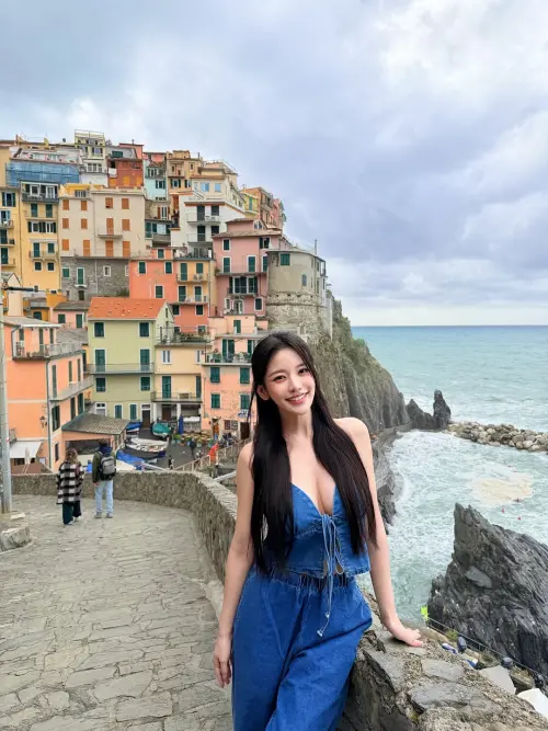 ▲蔡瑞雪（如圖）近期到義大利遊玩，在知名的五漁村海邊留下美照。（圖／翻攝自蔡瑞雪IG@snowbabyq）