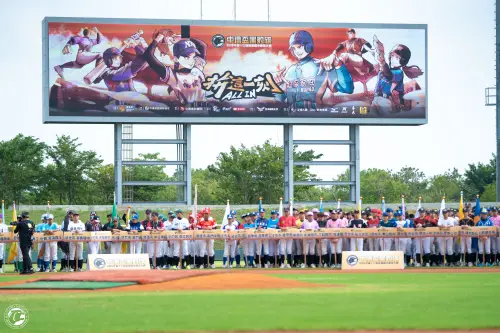 ▲黑豹旗為我國規模最大的高中棒球賽事，也是唯一設有女子組、並開放男女混合參賽的全國性比賽。今年賽事再創新高，連續兩年參賽隊伍超過210支、女黑豹球員與教練人數突破300人。（圖／黑豹旗大會提供）