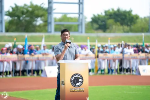 ▲中華民國棒球協會理事長辜仲諒於致詞表示：「中信盃黑豹旗是臺灣基層棒運非常重要的一環。期盼所有球員在黑豹旗舞台上，學習棒球精神團結一致、永不放棄。」（圖／黑豹旗大會提供）