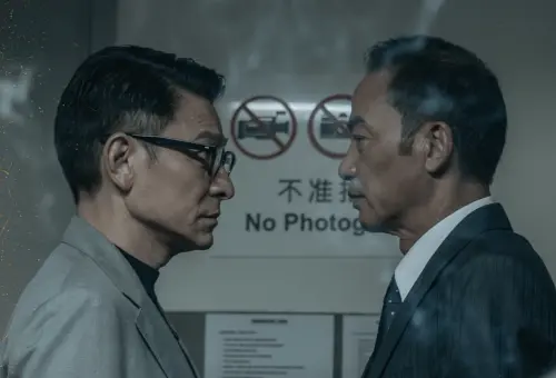 ▲劉德華（左）與任達華（右）在《潛行》中，立場相對，和戲外的狀況有180度的不同。（圖／摘自IG@ididitmyway_movie)