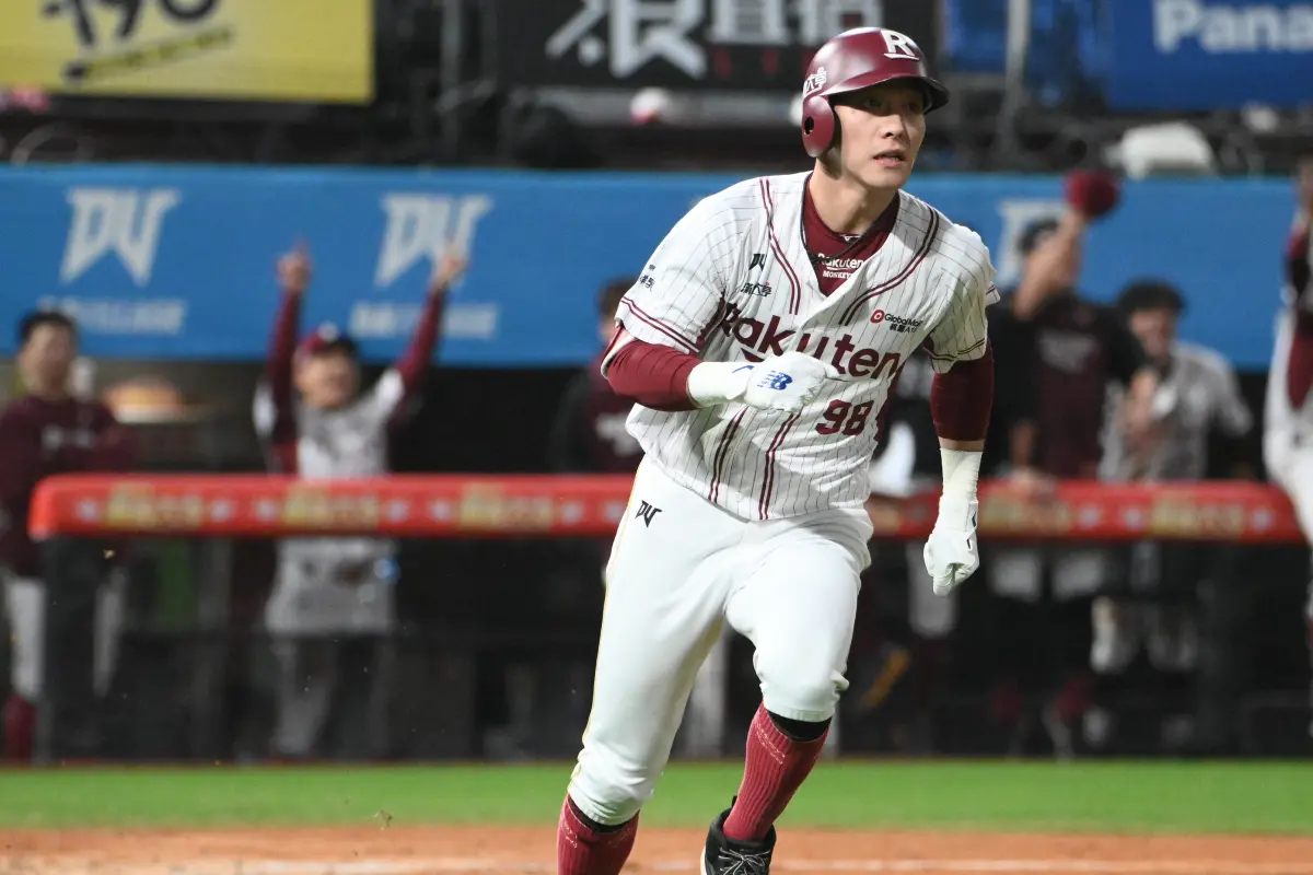 ▲台灣大賽G4，樂天桃猿強打陳晨威第八局扛出關鍵兩分砲，率領樂天桃猿終場3：1擊敗中信兄弟，系列賽已經取得3勝1敗聽牌優勢。（圖／記者林柏年攝 ,2025.10.26）