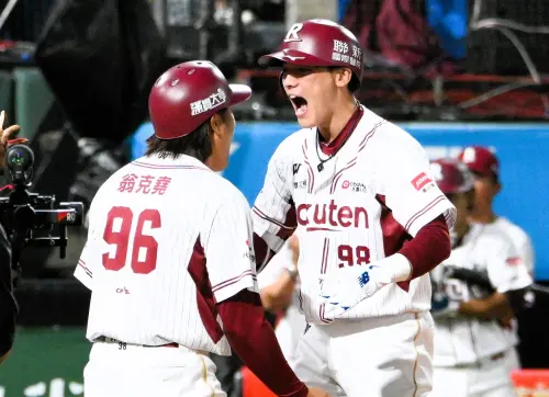 ▲台灣大賽G4，樂天桃猿強打陳晨威第八局扛出關鍵兩分砲，率領樂天桃猿取得聽牌優勢。（圖／記者林柏年攝 ,2025.10.26）