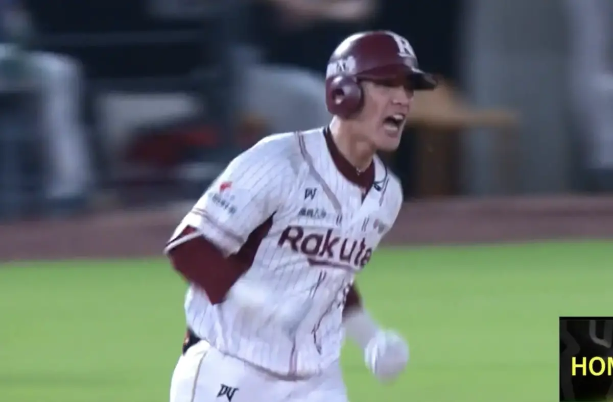 ▲陳晨威在開轟後情緒釋放，繞壘時激動怒吼，成為鏡頭焦點。球迷紛紛在社群平台展開「唇語大解析」。（圖／翻攝自CPBL TV）