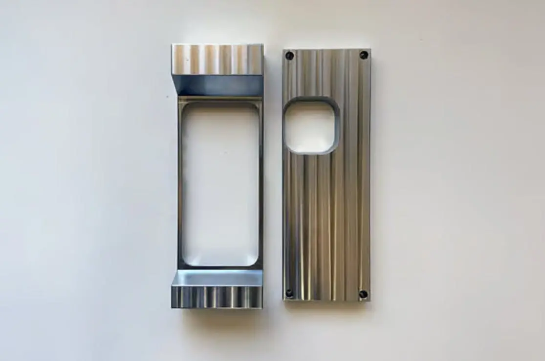 ▲美國新創公司 Matter Neuroscience 近期宣布，將推出一款 2.7 公斤重的新型手機殼「6 Pound Phone Case」。（圖／kickstarter）