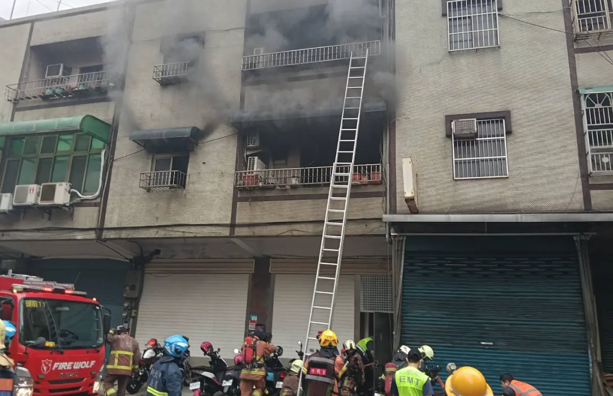 新莊宿舍清晨火警!現場「黑煙猛竄」驚悚畫面曝⋯移工嚇壞急疏散