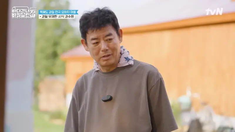 ▲58歲成東鎰（又譯：成東日）在《帶輪子的家5》透露，2個月瘦了10公斤，雙頰凹陷掀起熱議。（圖／ tvN Joy YouTube）