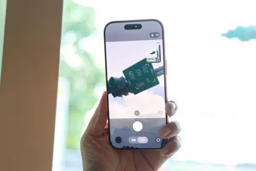 ▲iPhone傳聞有望加入2億畫素潛望式長焦鏡頭，但預料會是中長期目標，今年iPhone 18 Pro應該無緣。（圖／記者朱永強攝）