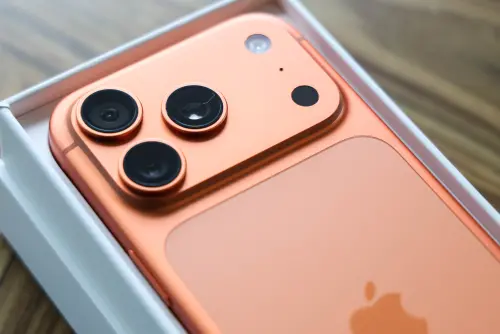 ▲微博有神人爆料，蘋果在iPhone 17 Pro使用鋁合金材質只是「妥協」的選擇，蘋果持續測試更好的材質。（圖／記者朱永強攝）