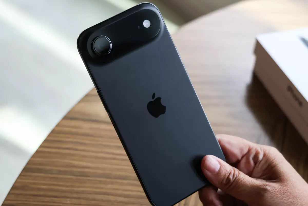 11月手機降價榜iPhone Air價差逼近4千！安卓摺疊機對折就能買到