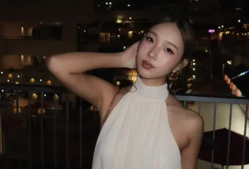 小S大女兒Elly赴美1年秀美背走韓風！親媽留言狂炫：誰那麼會生啦
