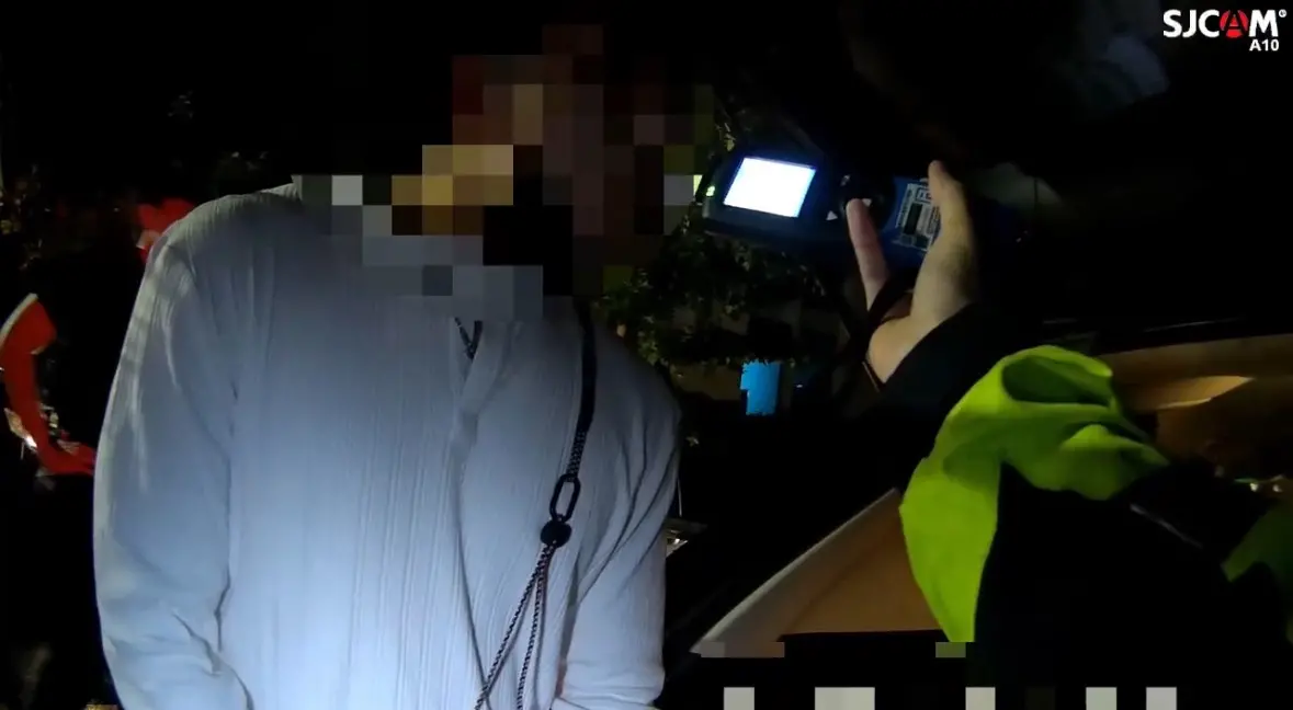 周孝安遭員警攔查畫面流出！移車「忘記打方向燈」被抓包酒駕GG了