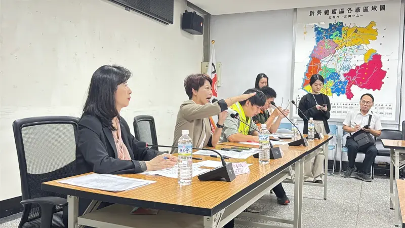 ▲立法委員陳亭妃爭取溪北糖鐵五分車地方創生計劃，今天立法院經濟委員會特別針對溪北糖鐵廊帶的五大瓶頸以及市政府提案的期程在台南召開會議。（圖／陳亭妃提供）