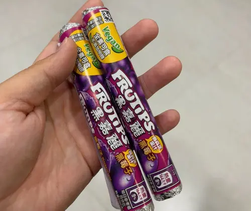 ▲全聯萬聖節活動開跑，就有民眾前往門市櫃檯講出「不給糖就搗蛋」就能免費拿到限量糖果。（圖／翻攝Threads）