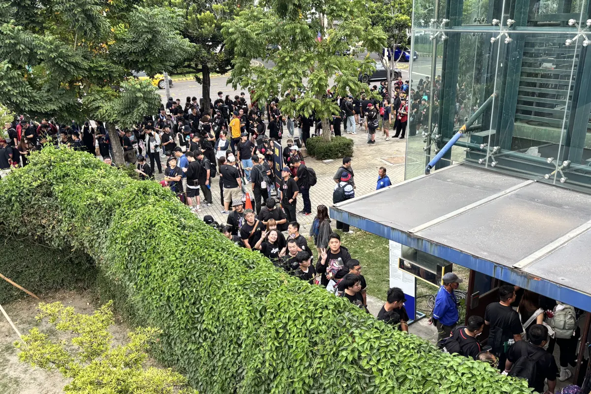 猿迷請假湧現場！陳晨威號召「左外野點名」 球團備好7000條彩帶