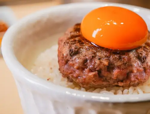 ▲「肉肉大米」店內主打日式現烤漢堡排。（圖／IG@nikuniku_oh_kome.tw）