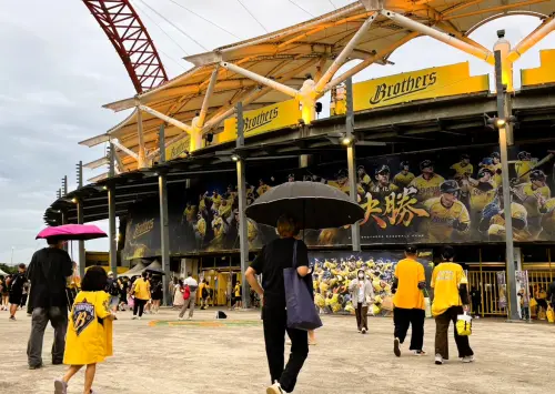 台灣大賽G5現場直擊／賽前突降雨！球迷各自解讀：老天為誰哭泣？
