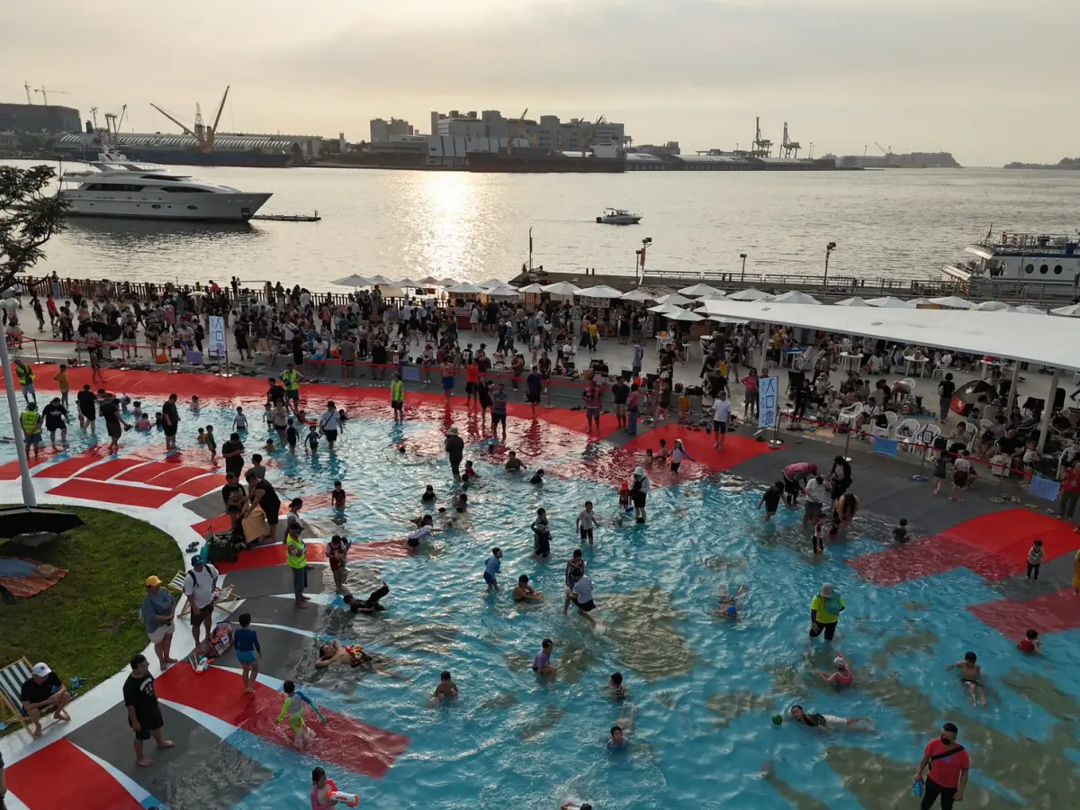 ▲南台灣最大水樂園高雄「星光水岸公園」3天試營運吸引超過8萬人次，但從即日起暫停對外開放。（圖／翻攝高雄星光水岸公園臉書）