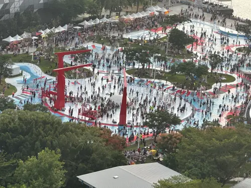 ▲「星光水岸公園」光復節連假3天擠進8萬遊客人次。（圖／翻攝高雄星光水岸公園臉書）