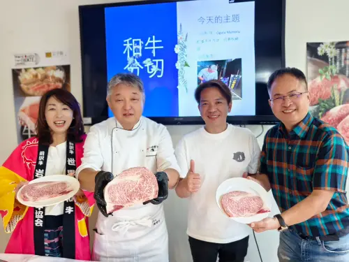 ▲岩手縣和台中市工策會攜手在明道中學展開「岩手縣產和牛推廣」，會中由前澤牛牧場主小形守社長示範和牛分切。（圖／記者金武鳳攝，2025.10.27)