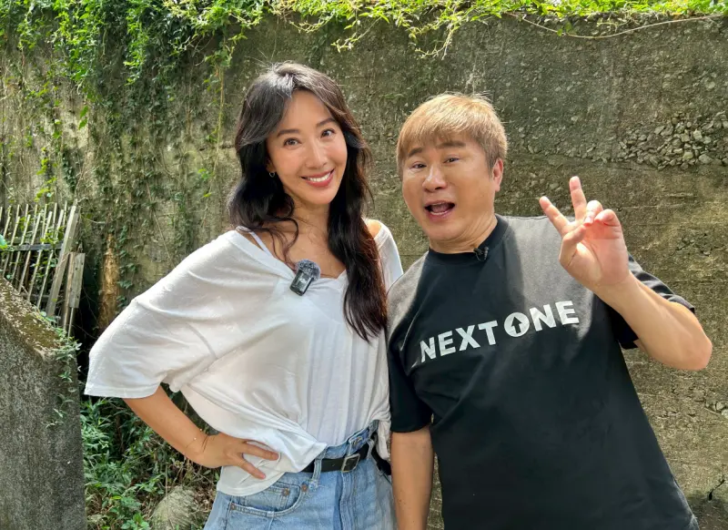 ▲胡瓜（右）在攀樹體驗時，不停向隋棠（左）發問，看似在干擾他，其實是要讓她忘了恐懼，而她也透露了回歸幕前的真正原因。（圖／下面一位提供）