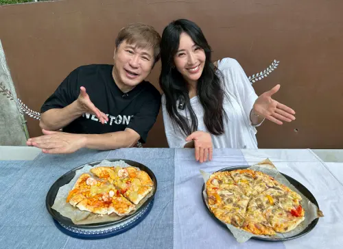 ▲胡瓜（左）在《下面一位》與隋棠（右）體驗完極限挑戰，接著一起做手工披薩，在緊繃之後，能夠放鬆心情。（圖／下面一位提供）