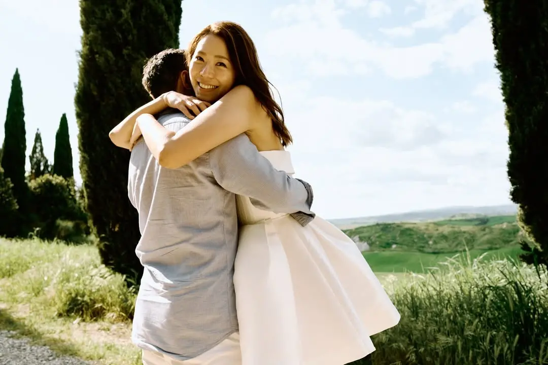 林又立才爆懷孕4個月！曬高衩婚紗照宣布結婚 方形鑽戒閃瞎粉絲