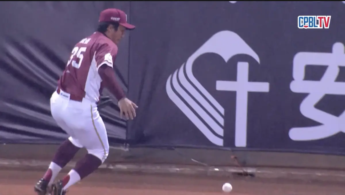 台灣大賽G5／成晉發生要命漏接！隊史相隔10年再有外野手出現失誤