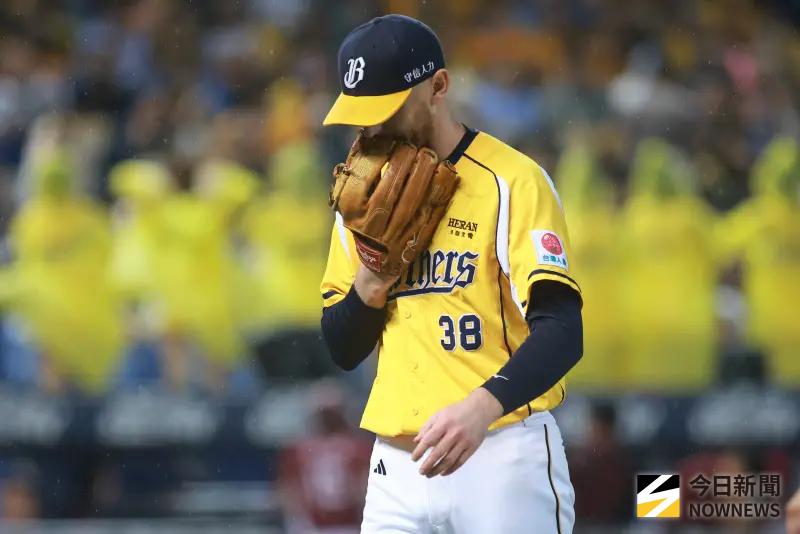 台灣大賽G5／李博登狀態不理想！僅投3局就退場　兄弟啟用韋禮加