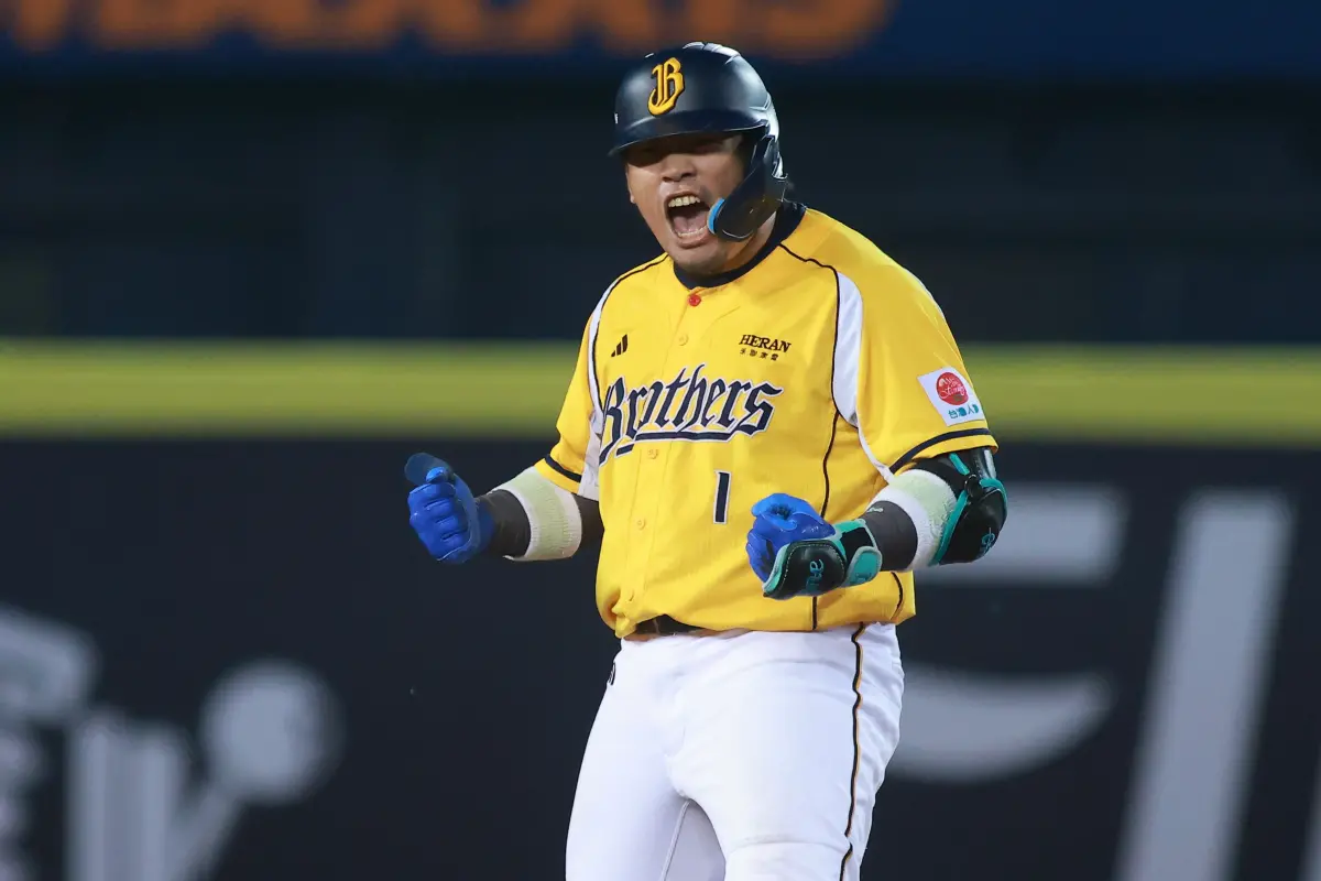 曾頌恩怒吼忘跑壘、許基宏關鍵雙殺 兄弟「兩瑕疵」被網友罵翻