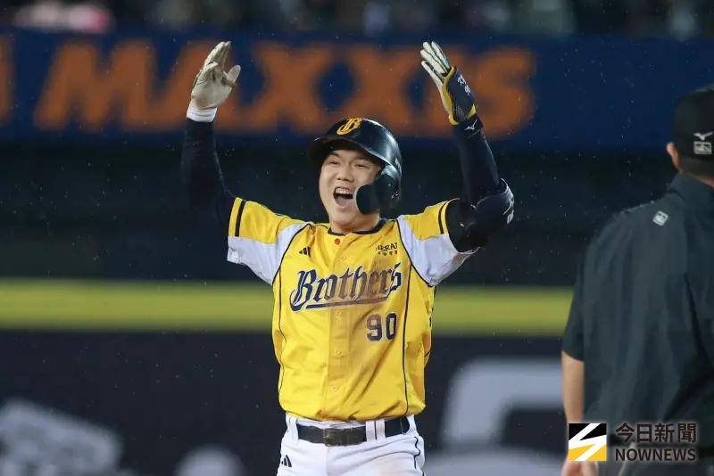 台灣大賽G5／江坤宇敲首安！終止18打數無安窘境　上壘後激動慶祝