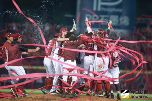 ▲樂天桃猿在2025年台灣大賽以4勝1敗擊退中信兄弟，今年要力拚冠軍2連霸。（圖／記者葉政勳攝 ,2025.10.27）