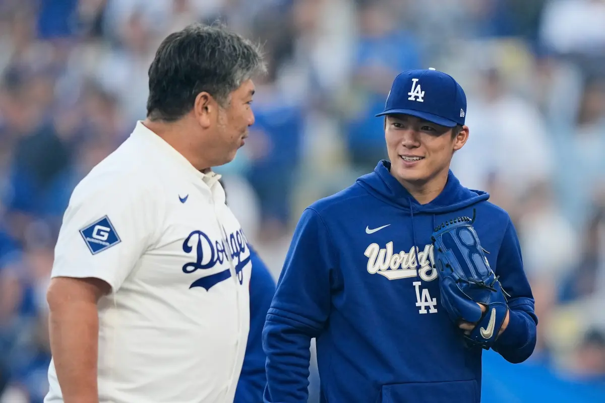 ▲美國職業棒球大聯盟（Major League Baseball）洛杉磯道奇於今（28）日世界大賽G3賽前邀請前日本傳奇投手野茂英雄擔任開球嘉賓，山本由伸也擔任捕手。