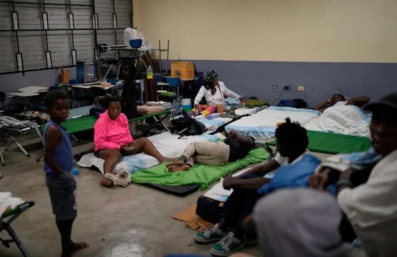 ▲5級颶風美莉莎即將登陸加勒比海島國牙買加，部分居民已被提前疏散至避難所。（圖／美聯社／達志影像）