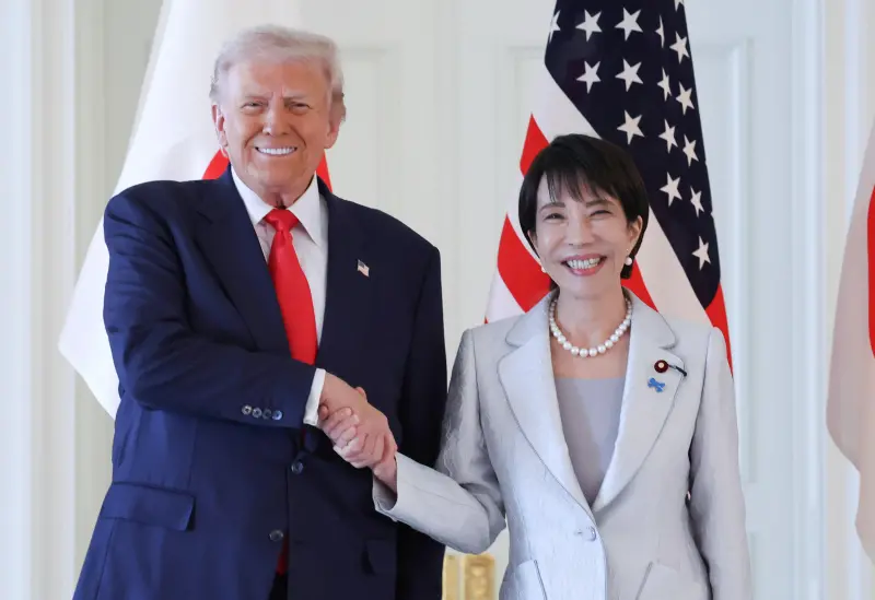 川普訪日收禮?高市早苗擬提名他角逐諾貝爾和平獎 背後考量曝 ▲美國總統川普訪問日本,28日早上與日本首相高市早苗展開美日首腦會談。(圖/美聯社/達志影像)