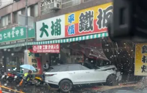 快訊／台中休旅車直撞鐵板燒店 駕駛頸部被割喉原因不明