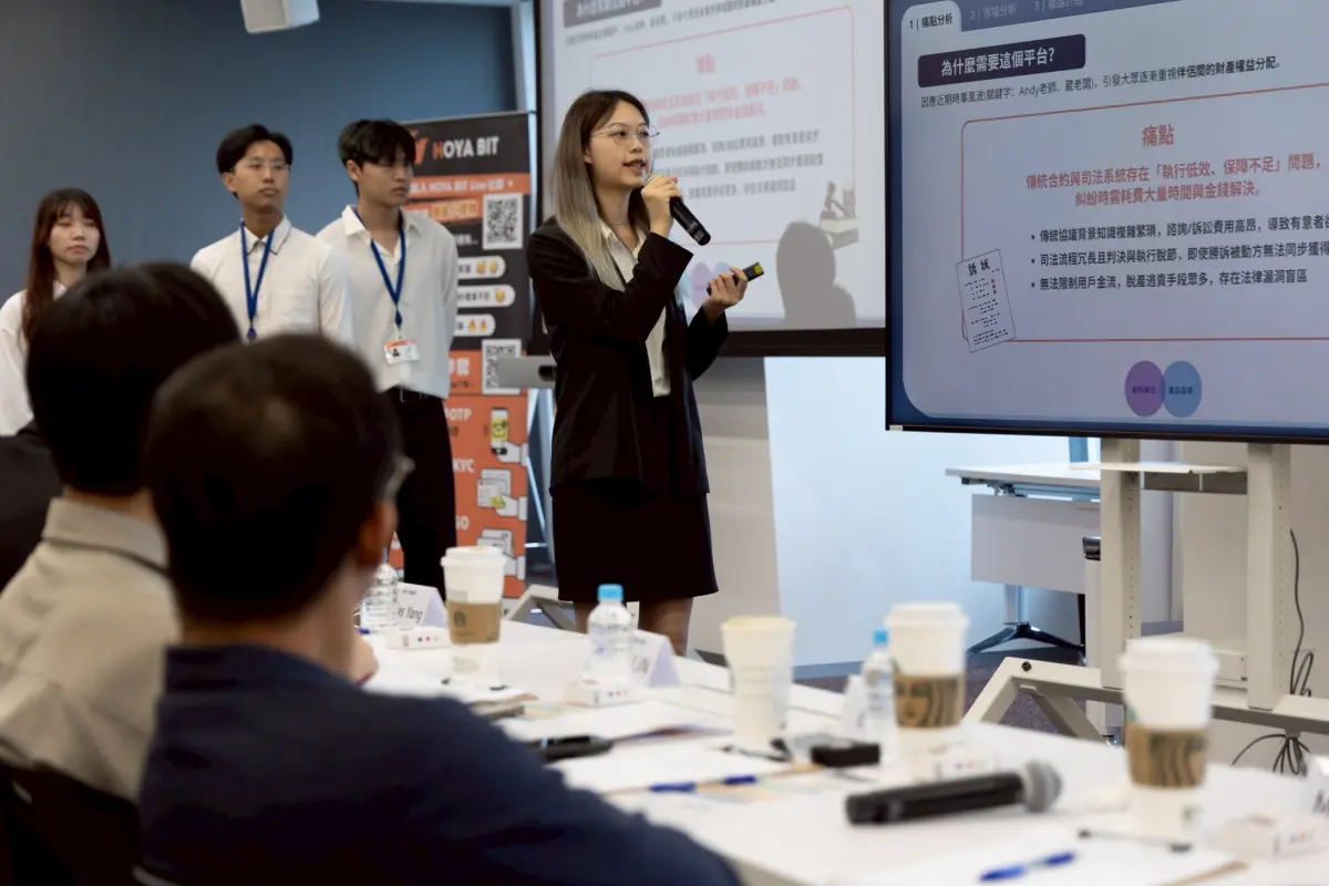 ▲目前「鏈愛有保障」仍處於開發與市場測試階段，團隊積極參與多場創業競賽，以蒐集回饋、優化功能。寶寶沒關係執行長王鈺晴解說平台痛點。（圖／台科大提供）